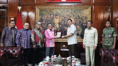 Menhan RI Sjafrie dan Ketua Majelis Syura PKS Bahas Penguatan Pertahanan Nasional dan Pendekatan Keamanan Manusia