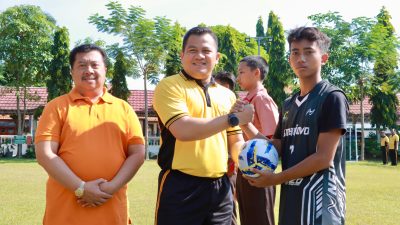 Kapolres Jombang Didampingi Bupati Pimpin Apel Pembukaan Lomba Kamtibmas