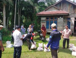 PLN Bengkalis dan FW-RPG Salurkan 31 Paket Sembako Gratis Ke Warga Kurang Mampu