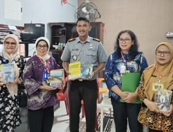 Sinergi Tingkatkan Literasi, Lapas Labuhan Ruku Dapat Bantuan Buku dari Dua Perpustakaan Besar