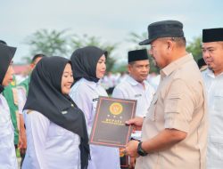 Serahkan SK PPPK Penuh Waktu dan PPPK Paruh Waktu, Bupati Baharuddin Berpesan Tingkatkan Kinerja dan Pelayanan kepada Masyarakat