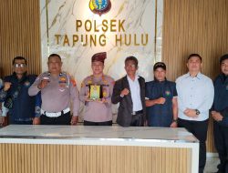 Implementasikan MoU Kapolri–Dewan Pers, Kapolsek Tapung Hulu Raih Penghargaan dari Insan Pers.