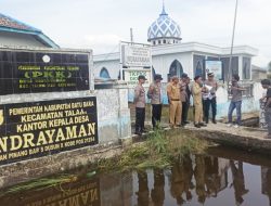 Kades Indrayaman Gemetar Digempur Demo Mahasiswa dan Warga, Spanduk “Copot Kades” Menggema di Balai Desa