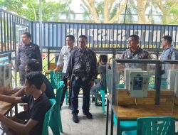 Komitmen Pelayanan Prima, Kalapas Labuhan Ruku Cek Wartelsuspas dan Berinteraksi dengan Warga Binaan