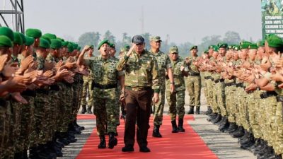 Menhan RI Sjafrie Kunjungi Yonif TP 852/ABY, Kobarkan Semangat Juang Prajurit