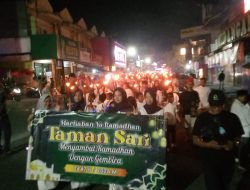 Meriah! Ratusan Warga RT 02/RW 05 Krandegan Gelar Pawai Obor Sambut Ramadhan 1447 H/2026 M