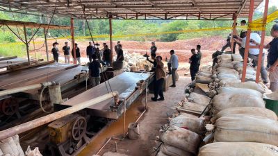 Polri Bongkar Penambangan Ilegal dan Penyelundupan Pasir Timah ke Malaysia, 7 Tersangka Diamankan