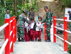 Jelang Penutupan TMMD ke-127, Dan SSK Satgas Kodim 0808/Blitar Cek Jembatan Merah Putih yang Telah Rampung 100 Persen