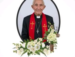 Bupati Minahasa Utara Melayat ke Rumah Duka Pdt. Emeritus Christian Siby di Desa Keregesan