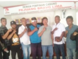 Sambut Idul Fitri 1447 H, Ketua DPC Bravo-5 Batu Bara Victor Octavianus Berbagi Bingkisan Lebaran untuk Awak Media