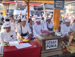 Pesemetonan Arya Kepakisan Dauh Baleagung Buleleng Laksanakan Penganyar di Pura Besakih dalam Rangka Betara Turun Kabeh