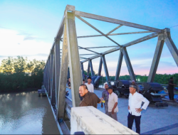 Pastikan Kesiapan Tepat Sasaran, Bupati Baharuddin Tinjau Lokasi Pembangunan Kampung Nelayan Merah Putih