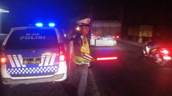 Senter Menyala, Jalan Terjaga: Sat Lantas Polres Batu Bara Sisir Jalinsum Antisipasi Balap Liar dan Kecelakaan Malam Hari