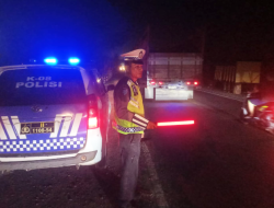 Senter Menyala, Jalan Terjaga: Sat Lantas Polres Batu Bara Sisir Jalinsum Antisipasi Balap Liar dan Kecelakaan Malam Hari