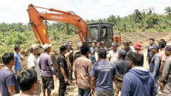 Situmba Memanas: Warga Hentikan Excavator, Klaim Tanah Berhadapan